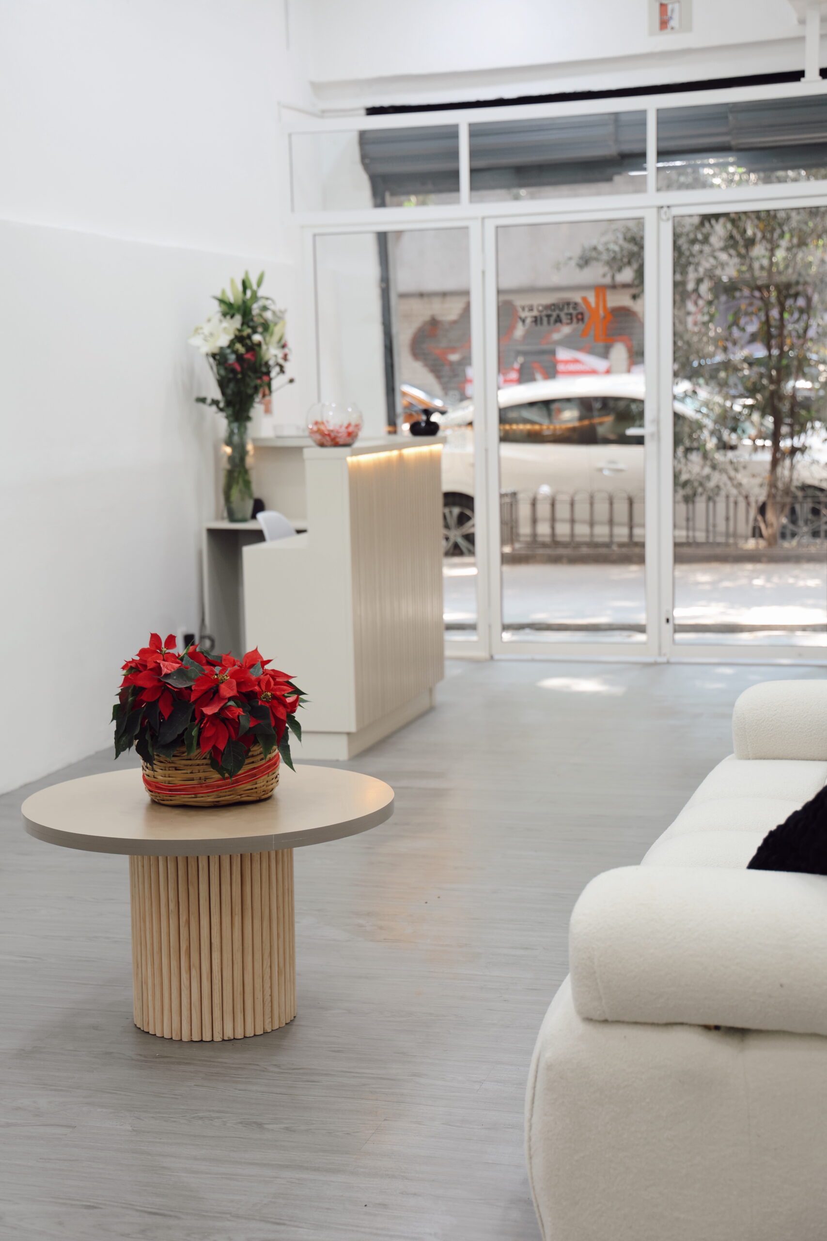 Studio 19 Tezza 8950 scaled